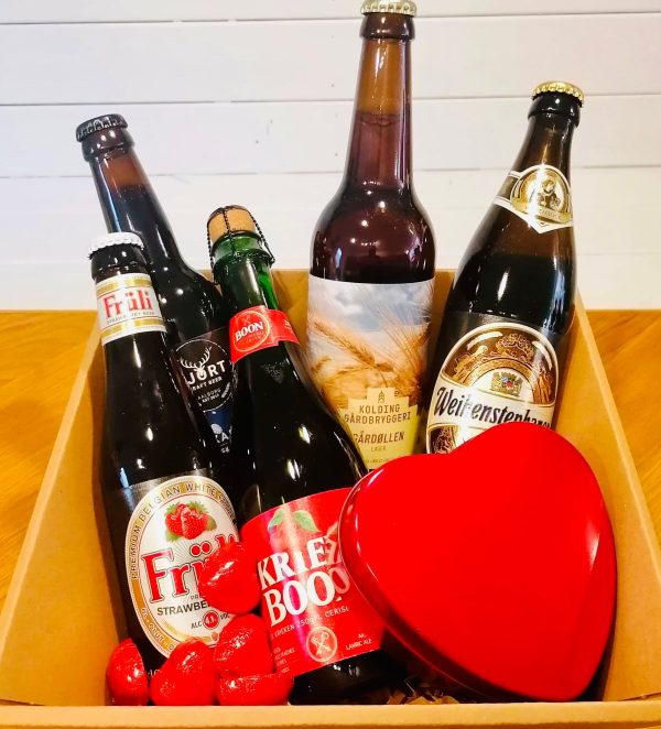 Romantisk gave til ølelskeren: 5 lækre øl, chokolade-hjerteæske og kort